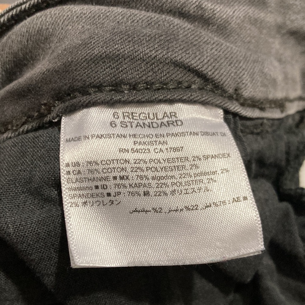 Distressed Rockstar Jeans - Picture 3 of 4